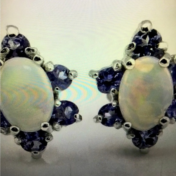 Beautiful women’s 14k white gold Tanzanite & Opal Designer Earrings - Picture 4 of 5